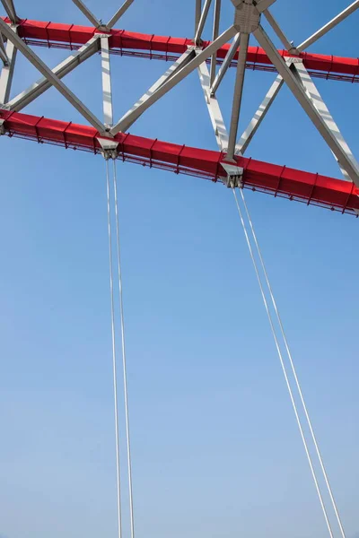 Stöd av böjd stål balk i Chongqing Chaotianmen Yangtze River Bridge — Stockfoto