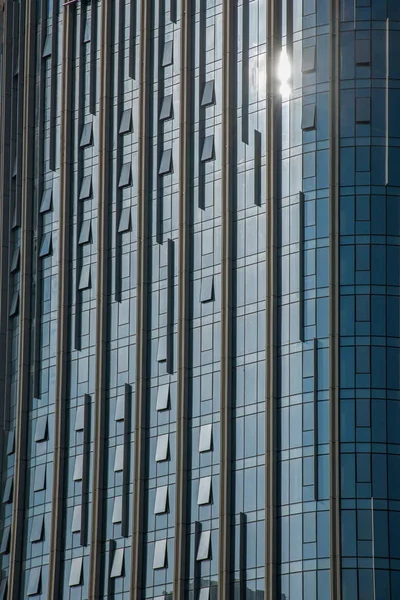 La facciata in vetro della Casa Editrice Chongqing — Foto Stock