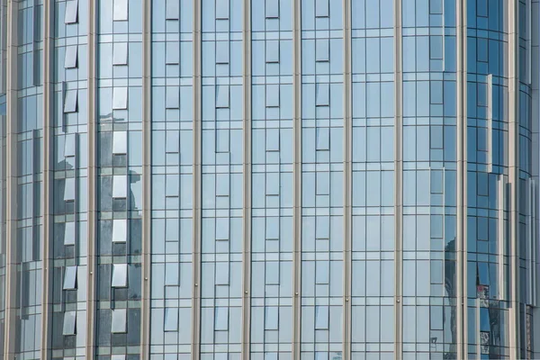 La façade en verre de la maison d'édition Chongqing — Photo