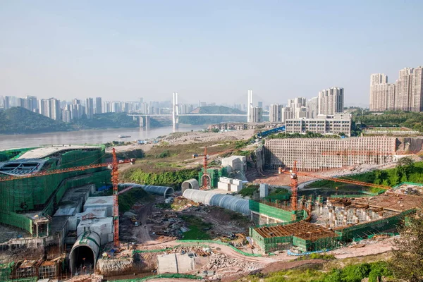 Chongqing Chaotianmen Yangtze River Bridge Sur Bridgehead sitio de construcción de viviendas — Foto de Stock