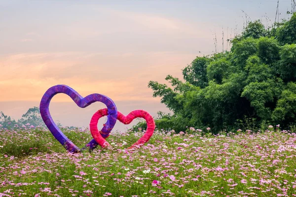 重慶 Bananhua 木材の世界山と二重扉で豪華な花で川のあふれる庭園 — ストック写真