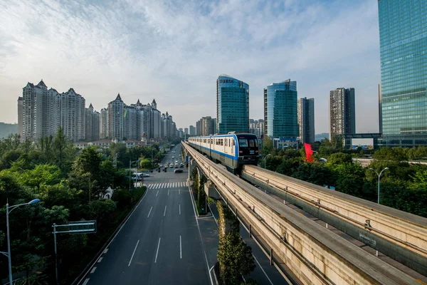 Chongqing S-Bahn Linie 3 Golden Boy Abschnitt — Stockfoto