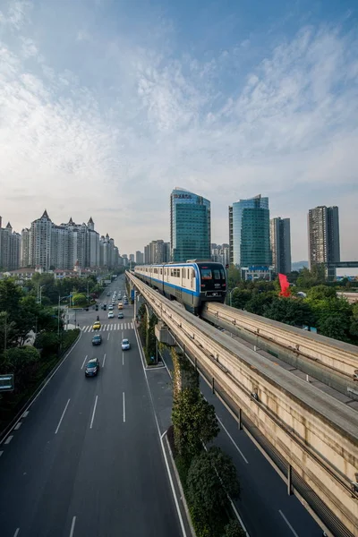 Chongqing S-Bahn Linie 3 Golden Boy Abschnitt — Stockfoto