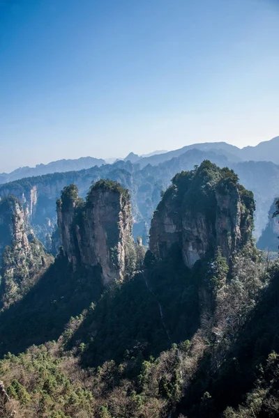 Хунань Zhangjiajie національного лісового парку Huangshiizhai Qunfeng — стокове фото