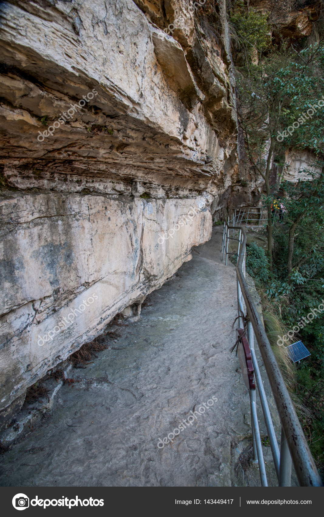 Hunan Zhangjiajie National Forest Park Yangjiajie Wulongzhai Plank Road Stock Photo Image By C Jingaiping