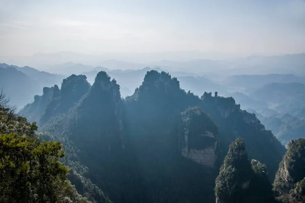 Hunan Zhangjiajie National Forest Park Yangjiajie Longquan boşluk uçurum "Tianbo House" — Stok fotoğraf