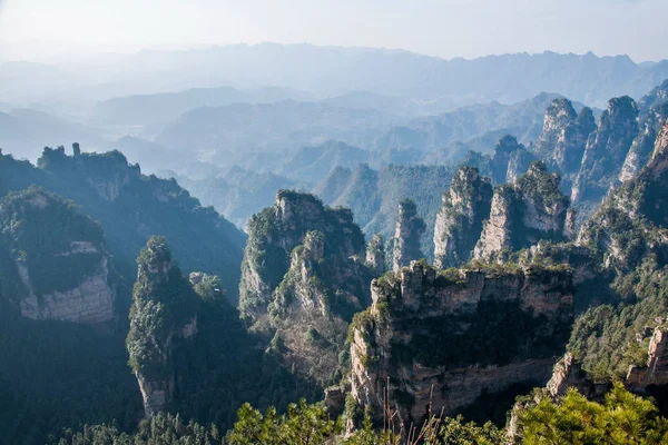 Хунань Zhangjiajie National Forest Park Yangjiajie Лунцюань розрив Скеля "Tianbo дім" — стокове фото