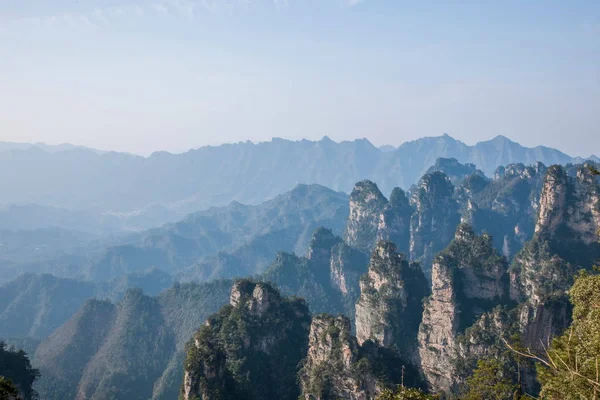 Hunan Zhangjiajie National Forest Park Yangjiajie Longquan Gap Cliff "Tianbo House " —  Fotos de Stock