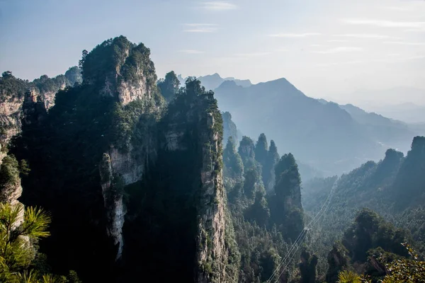 Hunan Zhangjiajie National Forest Park Yangjiajie Longquan Gap klif "Tianbo House" — Stockfoto