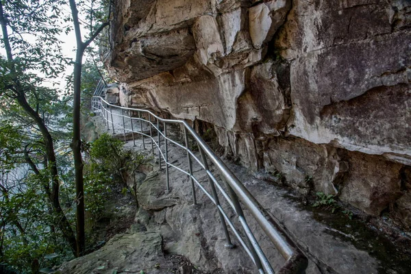 Hunan Zhangjiajie National Forest Park Yangjiajie Wulongzhai tahta yol — Stok fotoğraf