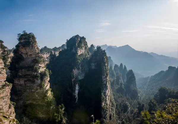 Hunan Zhangjiajie National Forest Park Yangjiajie Longquan Gap cliff "Tianbo House" — Zdjęcie stockowe