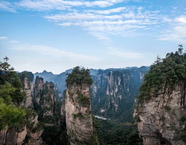 Hunan Zhangjiajie National Forest Park old house "magic party" peaks — Stock Photo, Image