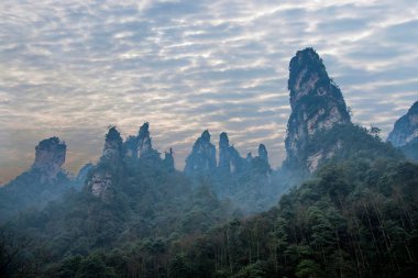 Shili Galeri Dağları Jinbianxi Hunan Zhangjiajie Forest Ulusal Parkı