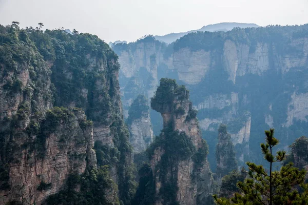 Hunan Zhangjiajie National Forest Park Yuanjiajie krajobraz — Zdjęcie stockowe