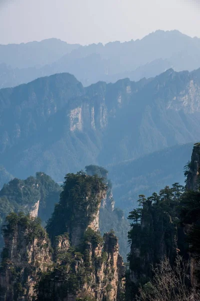 Hunan Zhangjiajie National Forest Park Picos de roca general de Tianzishan —  Fotos de Stock