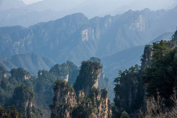 Hunan Zhangjiajie National Forest Park Tianzishan cime rocciose generali — Foto Stock