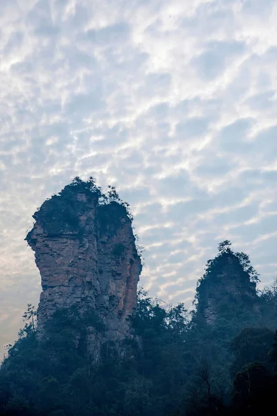 Hunan zhangjiajie National Forest Park jinbianxi shili Galerie Berge — Stockfoto