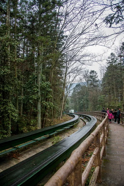 Hunan Zhangjiajie National Forest Park Jinbian Creek Shili Gallery "Trem pequeno " — Fotografia de Stock