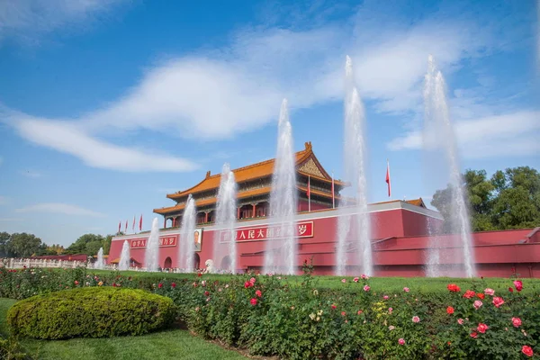 Beijing Palace Museum placu Tiananmen przed fontanna — Zdjęcie stockowe