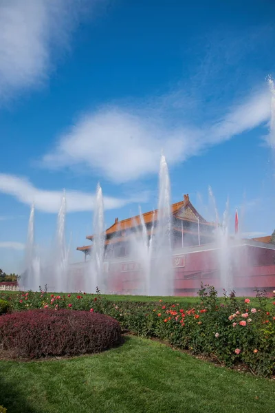 Пекинский дворец музей площади Тяньаньмэнь перед фонтаном — стоковое фото