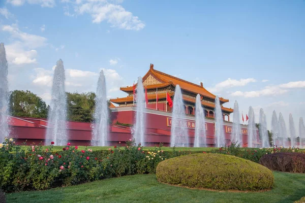 Musée du Palais de Pékin Place Tiananmen devant la fontaine — Photo