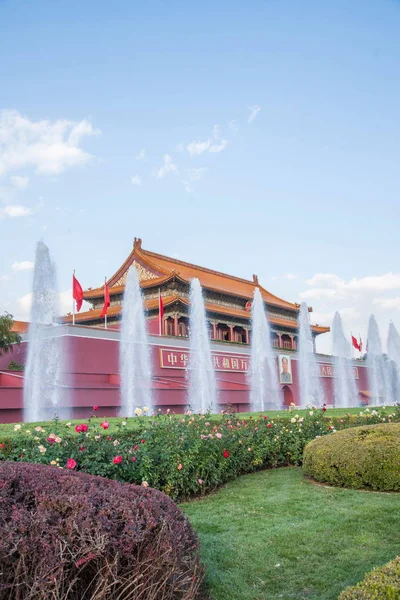 Musée du Palais de Pékin Place Tiananmen devant la fontaine — Photo