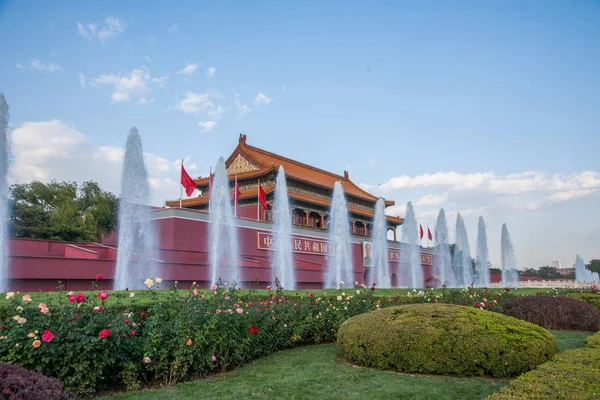 Musée du Palais de Pékin Place Tiananmen devant la fontaine — Photo