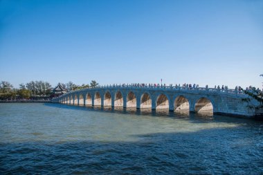 Pekin Yaz Sarayı, Kunming, gölün on yedi köprüsü