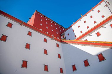 Hebei Eyaleti, Chengde Mountain Resort Putuo düz çatı kuleleri Tapınağı tarafından