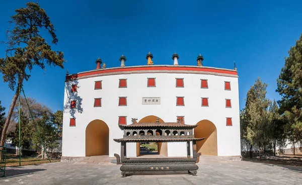 Провинция Хэбэй, Чэндэ Горный курорт Путуо в храме пяти башен двери — стоковое фото
