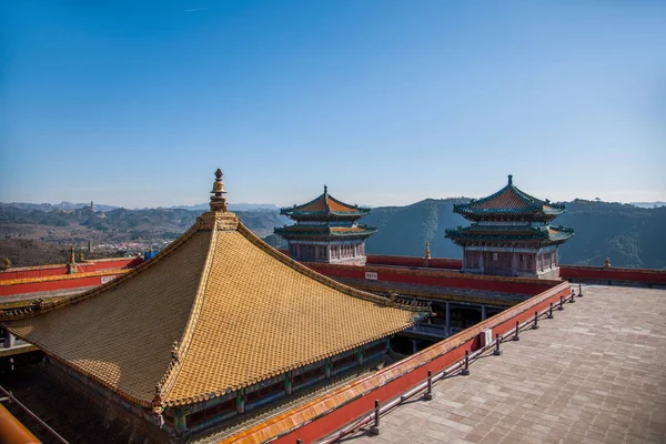 Provincia di Hebei, Chengde Mountain Resort Putuo Zong presso il tempio della sala principale della Taiwan rossa — Foto Stock