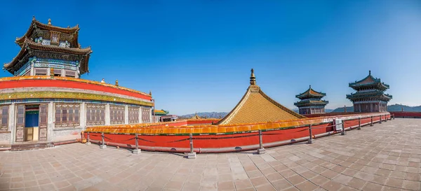 Provincia de Hebei, Chengde Mountain Resort Putuo Zong junto al templo de la sala principal del Taiwán rojo — Foto de Stock