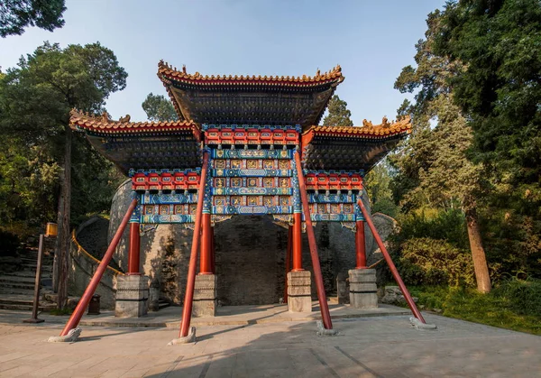 Peking Beihai Park obloukem — Stock fotografie