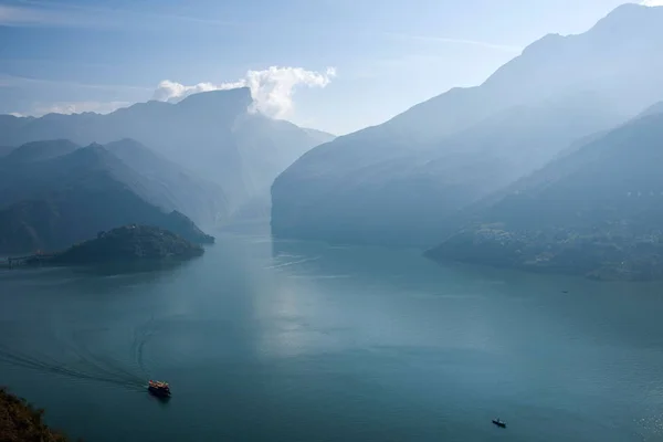 Yangtze Nehri üç Gorges Fengjie nehir suları