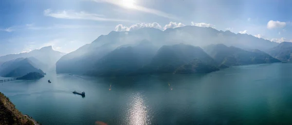 Yangtze Nehri üç Gorges Fengjie nehir suları