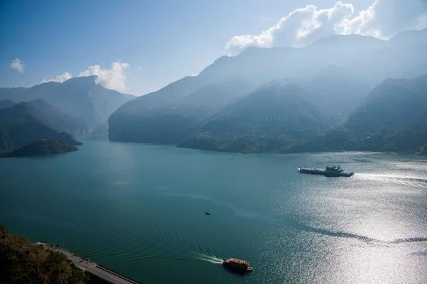Yangtze Nehri üç Gorges Fengjie nehir suları