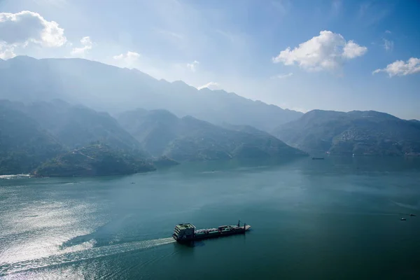 De wateren van de Jangtsekiang rivier drie kloven Fengjie — Stockfoto