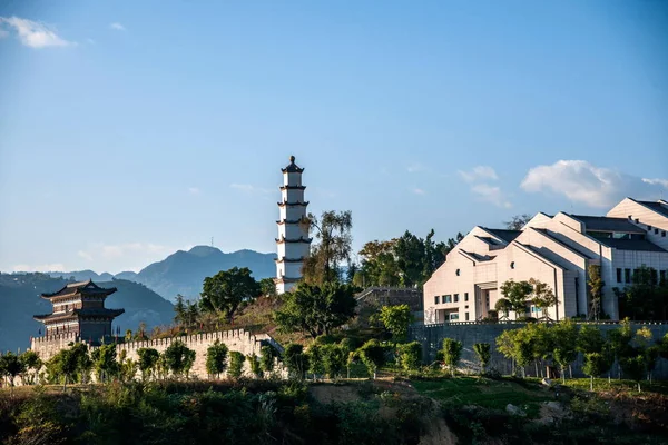 Fiume Azzurro Tre Gole Fengjie antica città torre dei pesci — Foto Stock