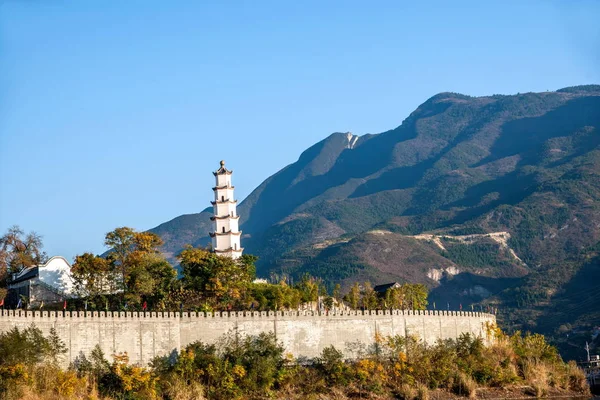 Rio Yangtze Três desfiladeiros Fengjie torre de peixe da cidade antiga — Fotografia de Stock