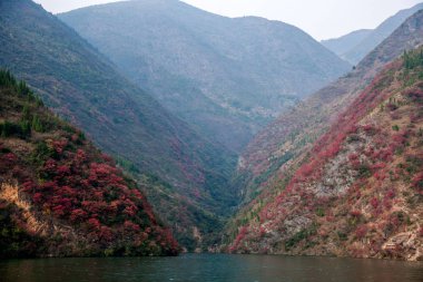 Chongqing Wushan zamanki nehir üç Gorges Kanyon