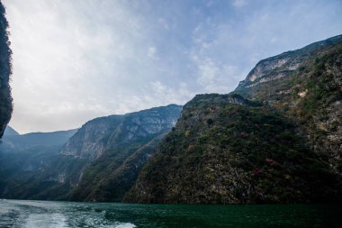 Chongqing Wushan zamanki nehir üç Gorges Kanyon