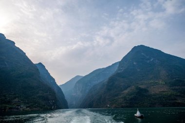 Chongqing Wushan zamanki nehir üç Gorges Kanyon