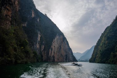 Chongqing Wushan zamanki nehir üç Gorges Kanyon