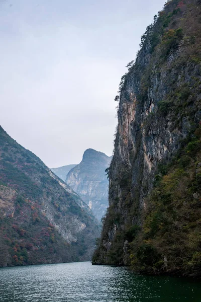 Chongqing Wushan zamanki nehir üç Gorges Kanyon