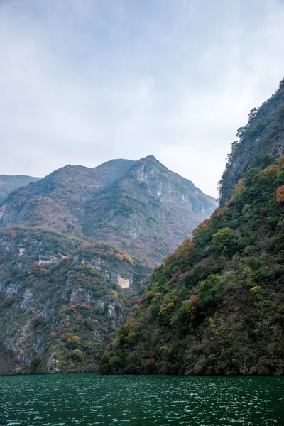 Chongqing Wushan zamanki nehir üç Gorges Kanyon