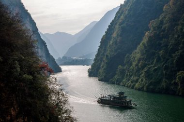 Chongqing Wushan zamanki nehir üç Gorges Kanyon