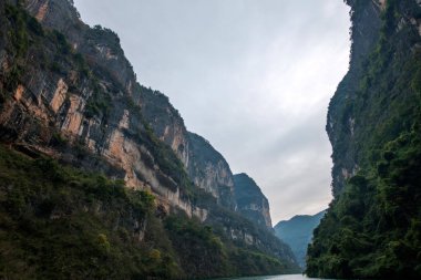 Chongqing Wushan zamanki üç boğaz vadisinde