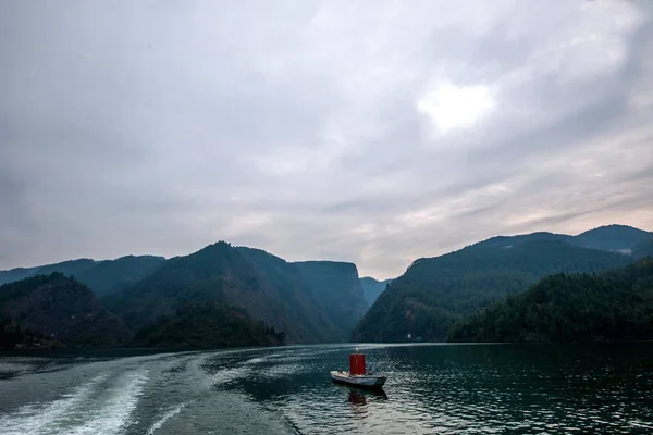 Chongqing Wushan zamanki nehir üç Gorges Kanyon — Stok fotoğraf