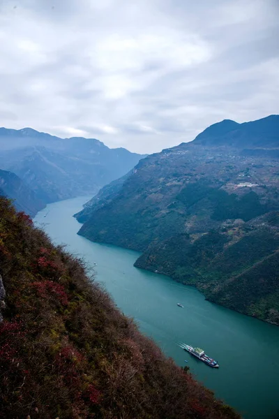 重慶五山郡文峰森林公園長江三峡呉峡を見下ろす — ストック写真