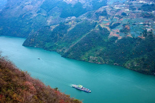 Chongqing Wushan County Wenfeng Forest Park con vistas al río Yangtze Tres gargantas Garganta de Wu — Foto de Stock